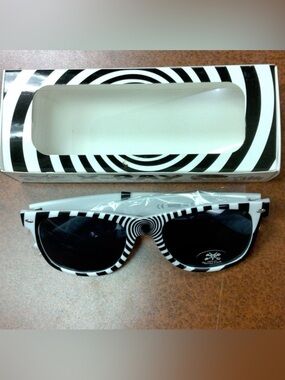 Bones skateboarding Men's Black & White Patterned Sunglasses trippy hypnotize